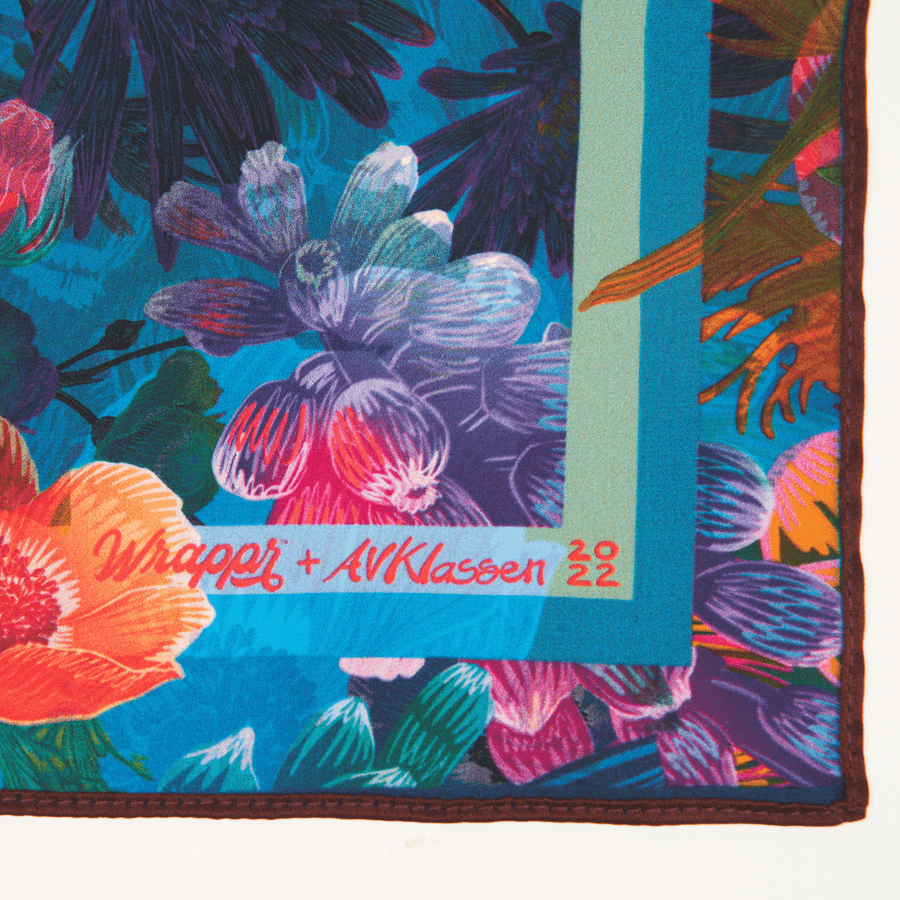 Bouton de rose | Emballage cadeau Furoshiki double face 18" par Adam Klassen