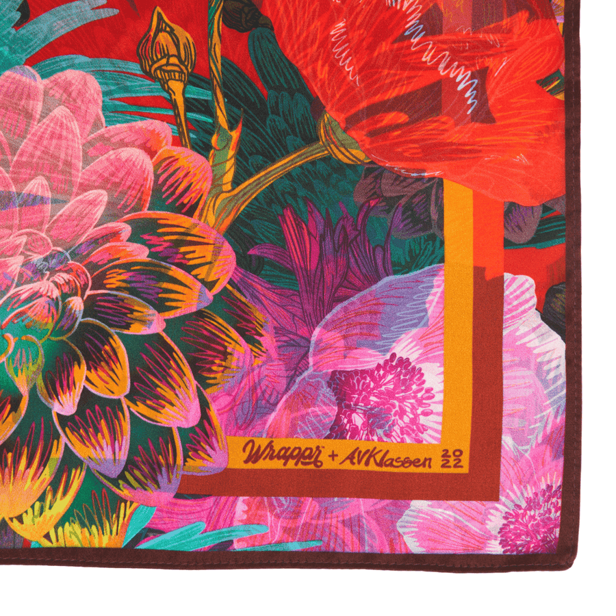Capullo de rosa | Papel de regalo Furoshiki de doble cara de 18" de Adam Klassen